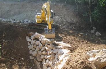 Enrochement pour maintien de talus